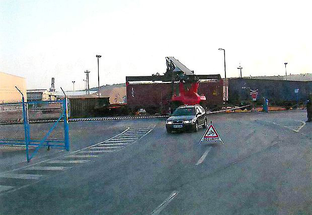 Na koprskem okrožnem sodišču preverjajo okoliščine hude nesreče, v kateri se je eden od železniških delavcev hudo poškodoval.